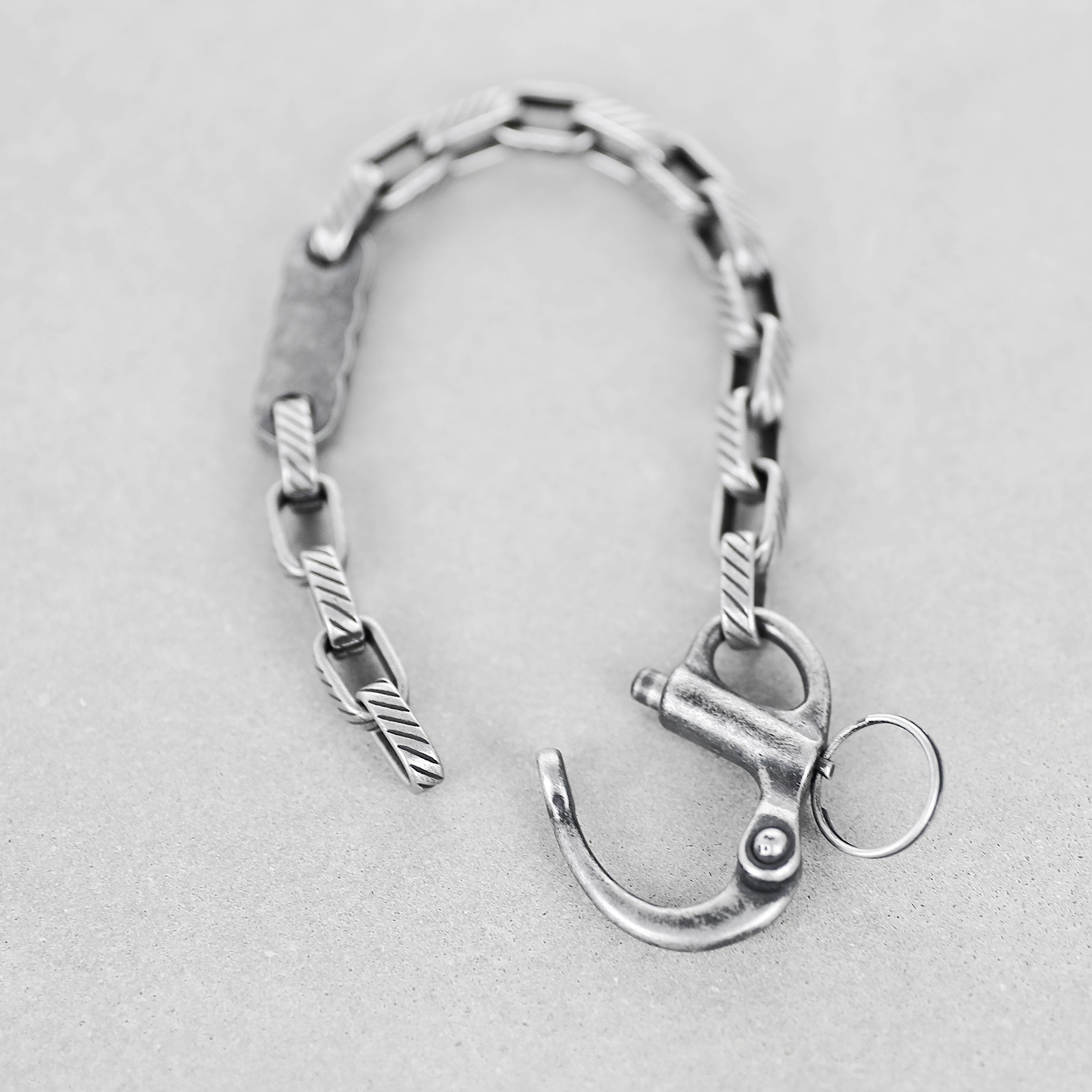Shackle Chain Bracelet - Aged Silver 8mm